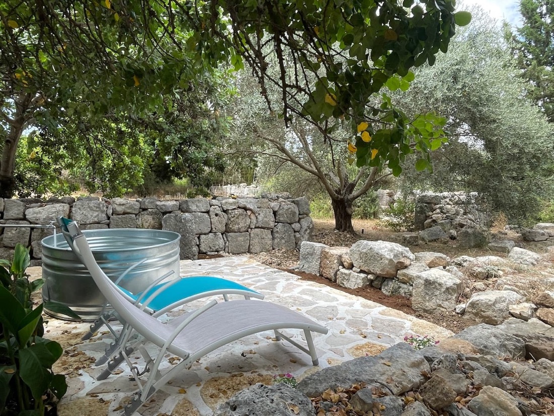 בקתת כליל — בריכה ומרפסת